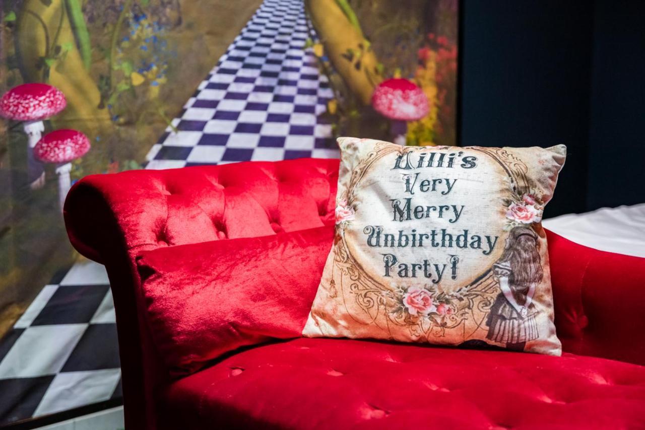 Insolite Alice In Wonderland Gujan-Mestras Exterior foto