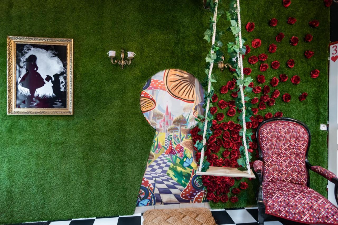 Insolite Alice In Wonderland Gujan-Mestras Exterior foto